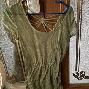 No Boundaries Green Backless Short Sleeve T-Shirt